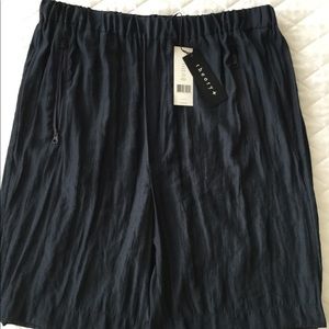 Theory women shorts. Navy blue.NWT